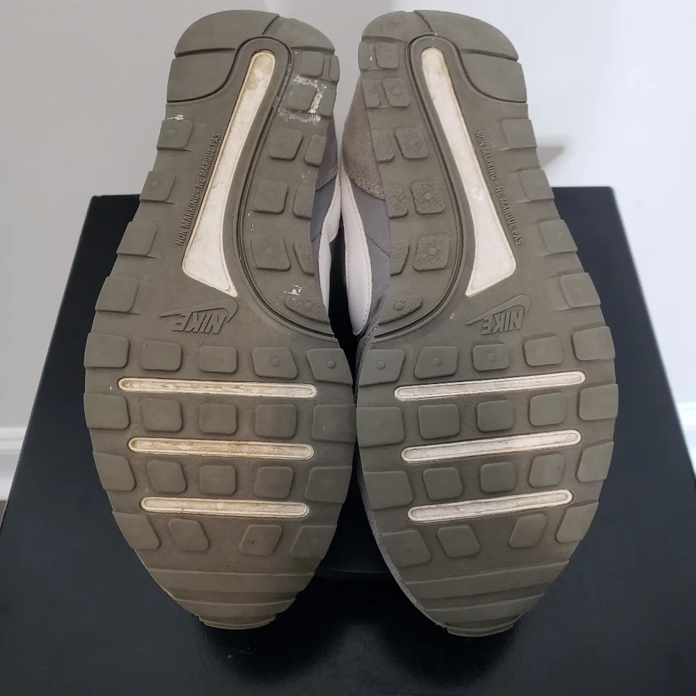 Nike MD Valiant Running Jogging  Shoes Sneakers GS‎ Women's Size 7 Gray